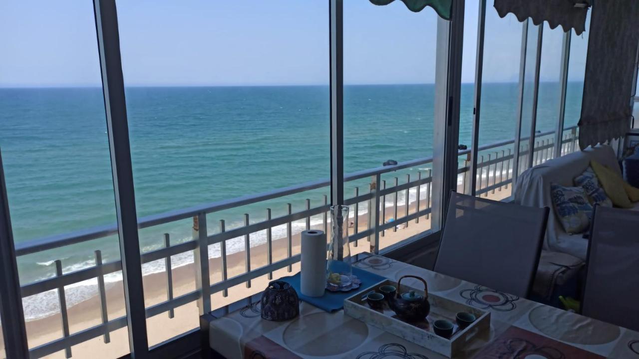 Blue Double Private Room At Front Beach - Habitacion Doble En La Playa Valencia Buitenkant foto