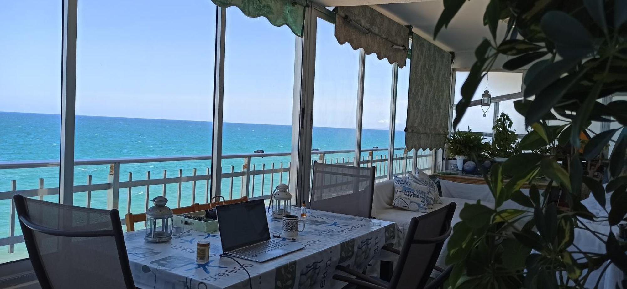 Blue Double Private Room At Front Beach - Habitacion Doble En La Playa Valencia Buitenkant foto